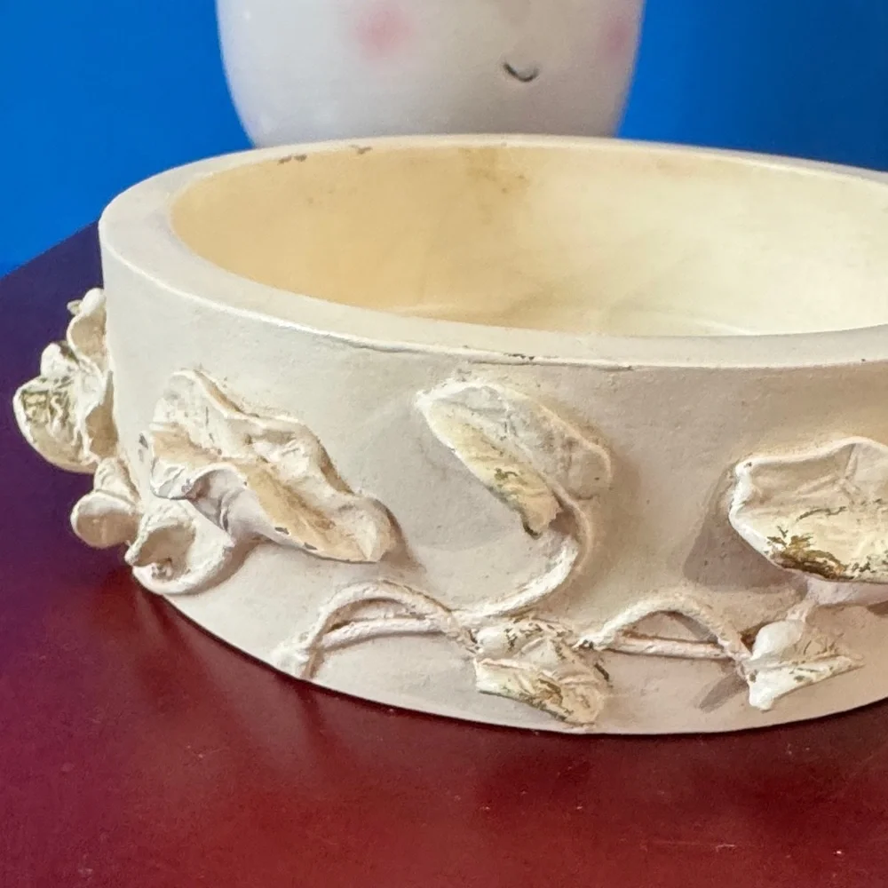 Vintage 1980 Avon Lily Fairy Daydreaming trinket or keepsake box.
